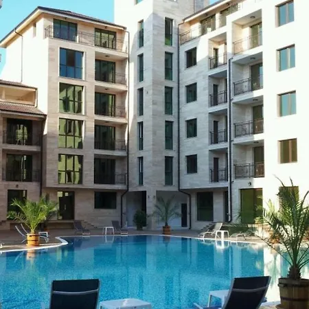 Apart Otel Amadeus Lux - Menada