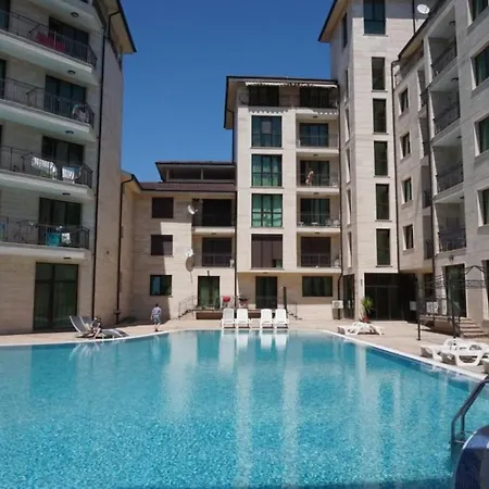 Amadeus Lux - Menada Апартхотел 3*