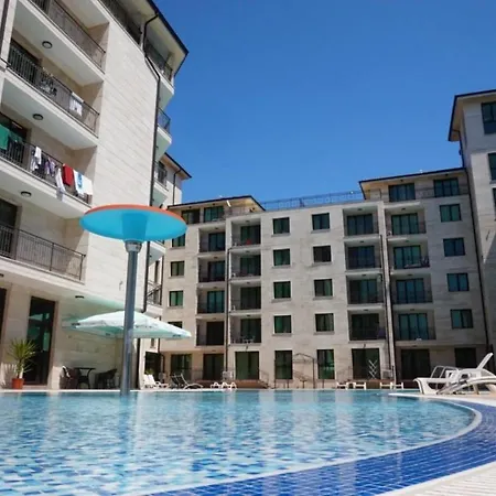 Amadeus Lux - Menada 3*