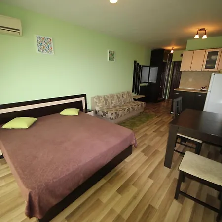 Amadeus Lux - Menada Apartmanhotel Napospart